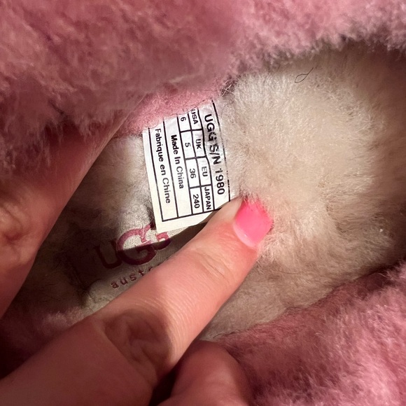 UGG Rylan Fuchsia Pink Suede Slippers Sheepskin Rubber Soles Size 6 (36) Womens - Picture 4 of 6